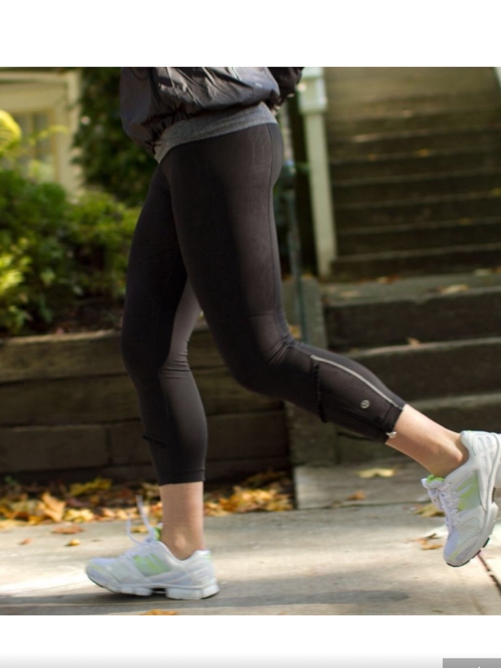 Lululemon Ruffle Zip 3/4 legging - Picture 3 of 6